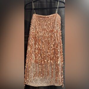 Elegant Sequin Pencil Dress in Gold
